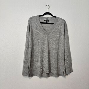 Chic Gray V-Neck Sweater Sz M